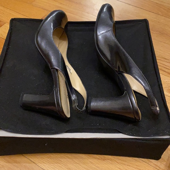 Dark grey rounded toe slingback heel - Picture 4 of 7